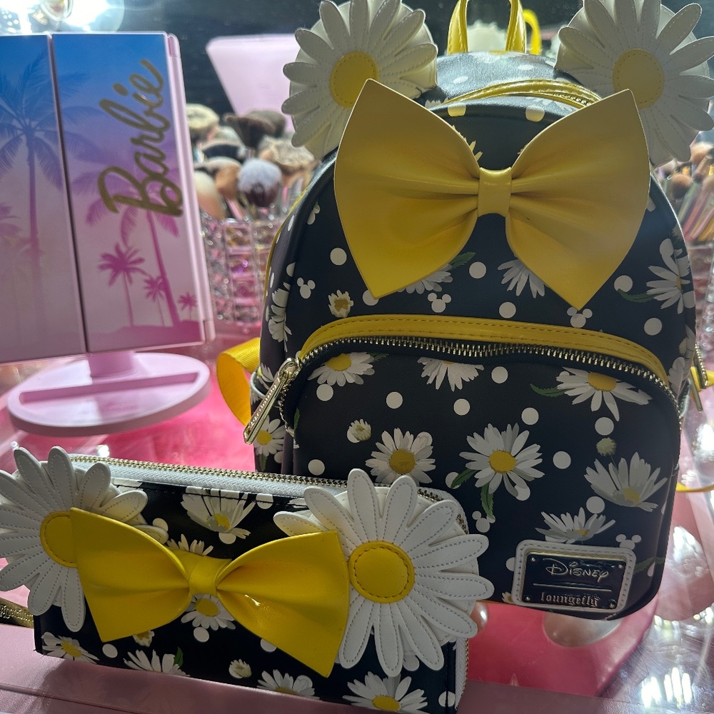 Loungefly Minnie Mouse Daisy Print Backpack & Wallet